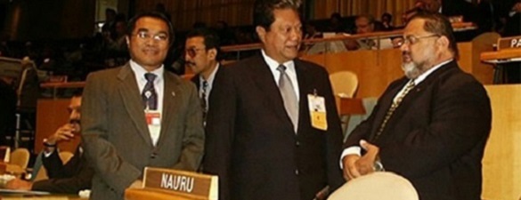 Prof. Sinining at the United Nations General Assemly with the President of the Marshall Islands and the Ambassador of the epubic of Nauru.